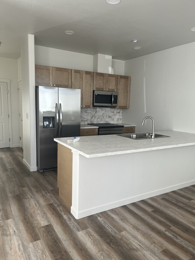 Photo - 2778 Caspian Wy