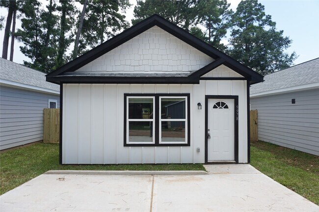 Building Photo - 9978 Calendar St