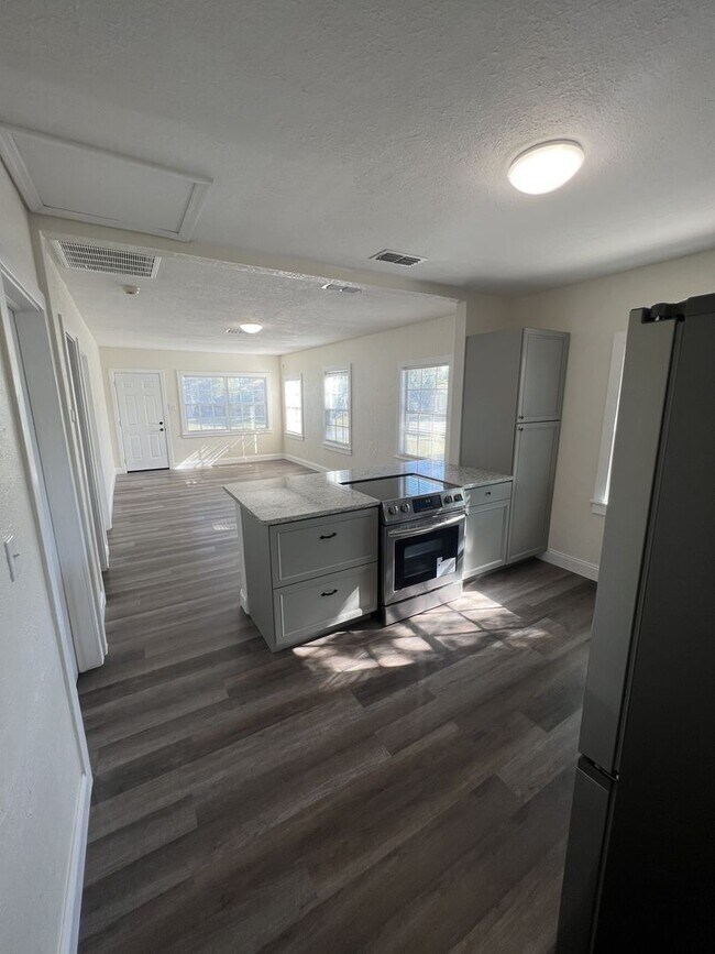 Photo - Spacious 3-Bedroom 2-Bathroom Home