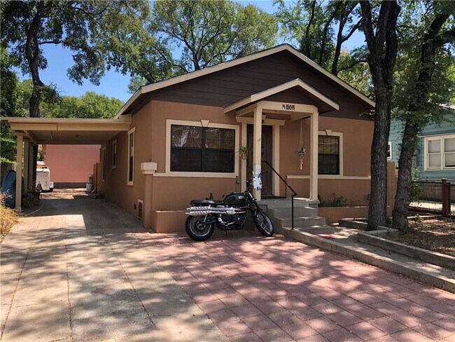 Photo - 1207 Harvey St House