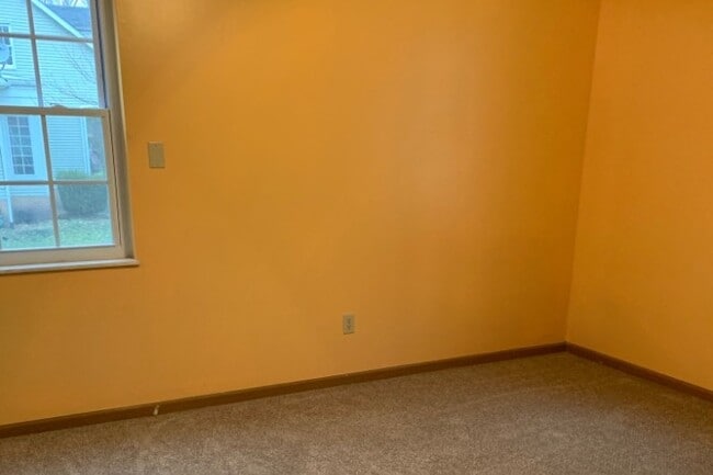 Dormitorio 2 con alfombra nueva - 6257 3rd Ave Unidad 6257