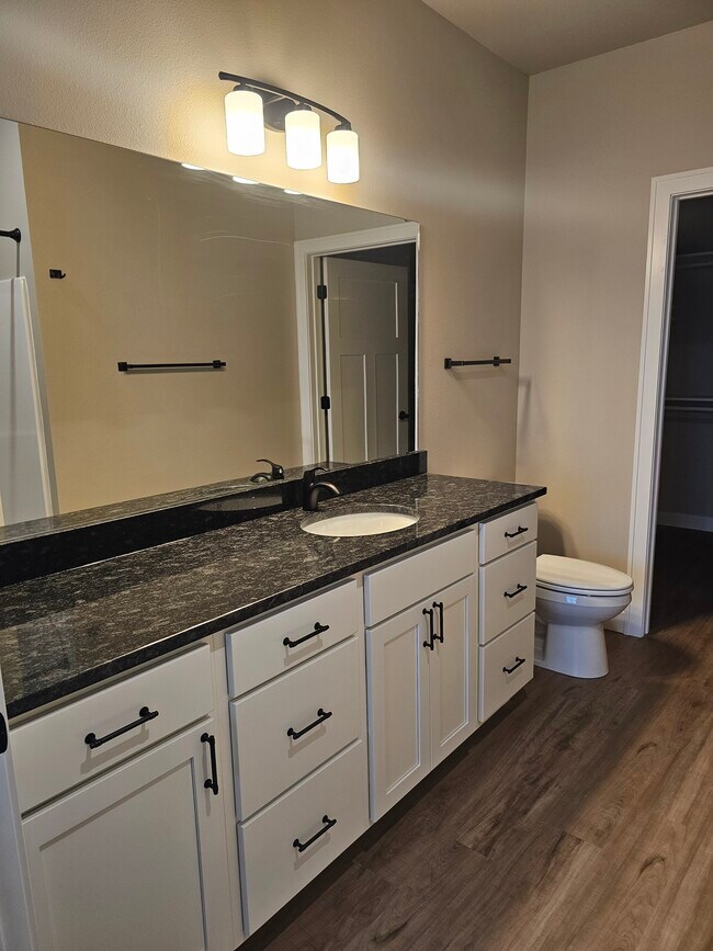 Photo - 880 N Main Apartments