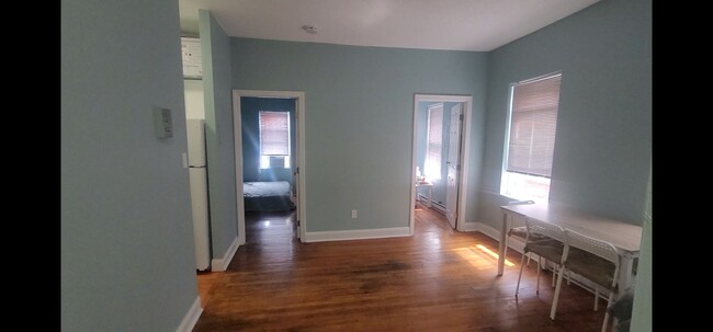 Charming Unit Near T with Heat and Hot Wat... - Charming Condo Unit Near T with Heat and Hot Wat...