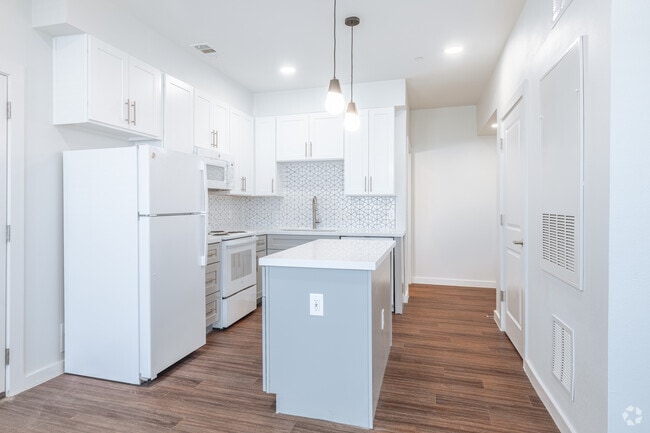 2BR, 1.5BA - 1042SF