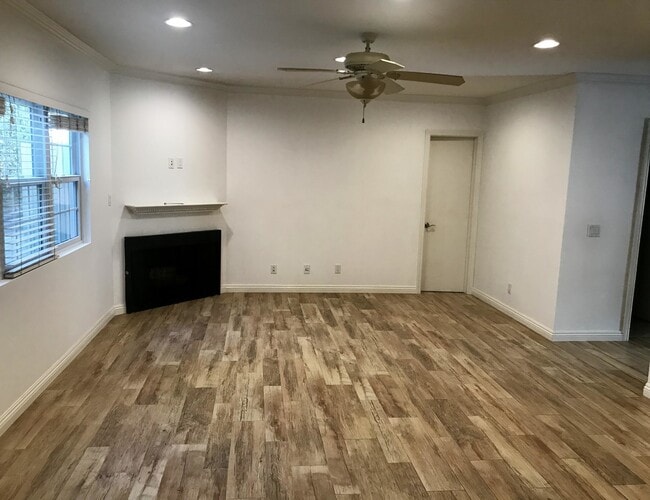 Living Room - 817 18th St Unit 3