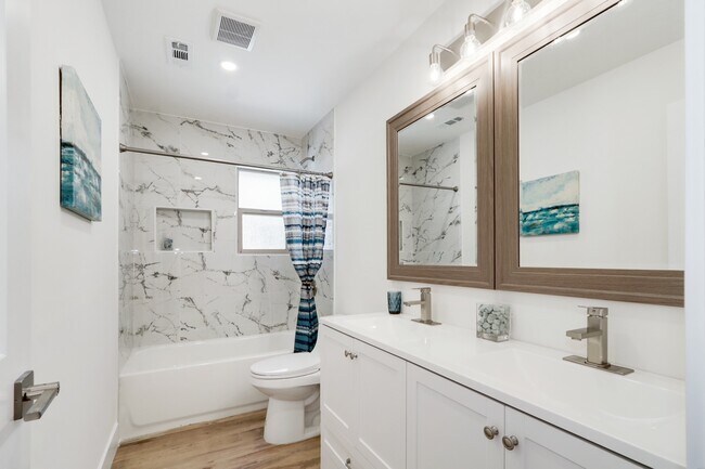 Guest Bathroom - 2706 Ganges Pl