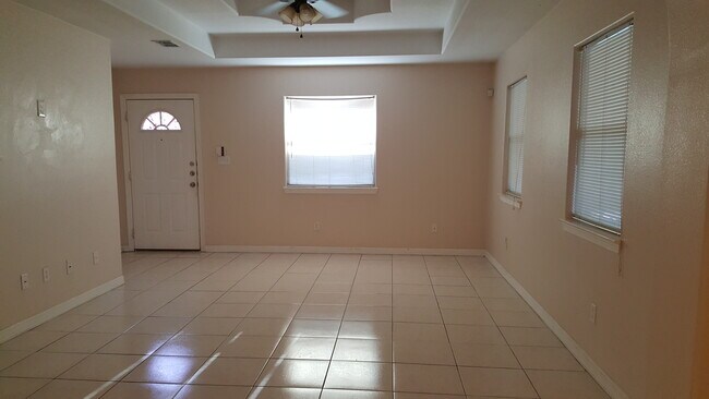 BIG, OPEN LIVING - 1700 Bronze Unit 3