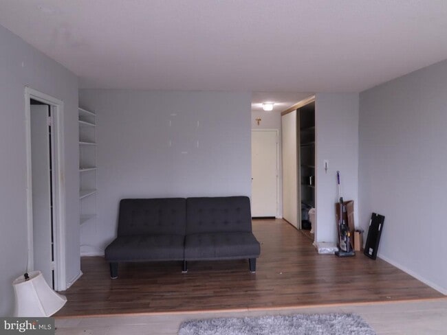 Photo - 2059 Huntington Ave Unidad 702