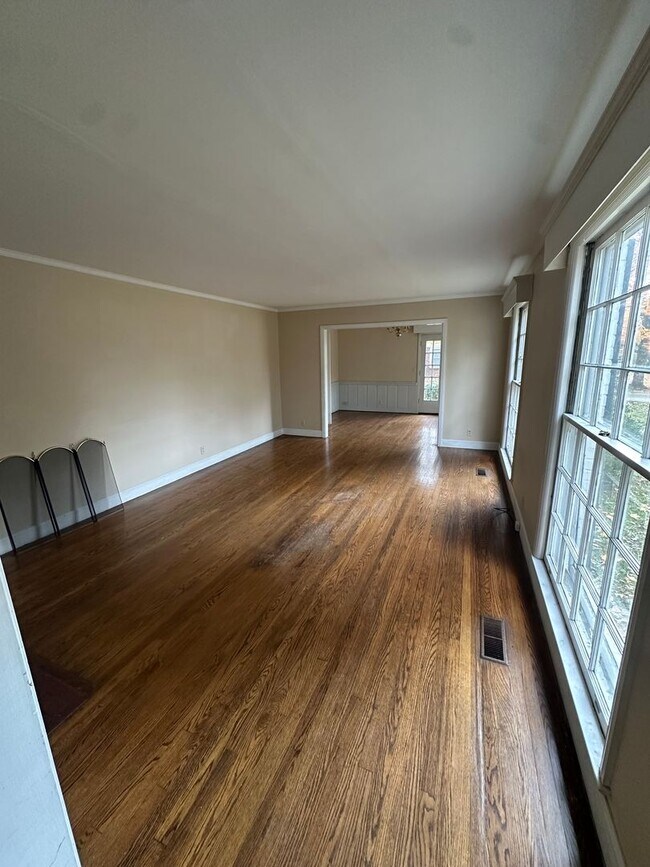 Photo - TWO MINUTES TO GREEN HILLS MALL