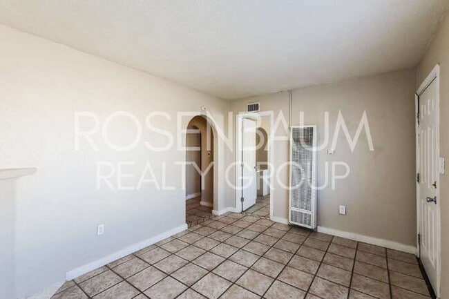 Photo - 302 W Flores St Unidad 11