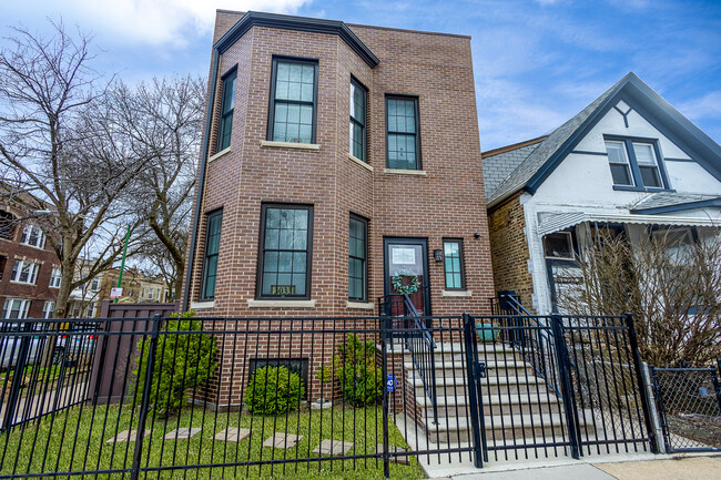 Photo - 3033 W Diversey Ave House