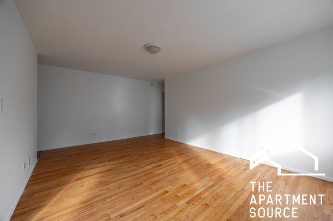 Photo - 6250 N Kenmore Ave Unidad 305