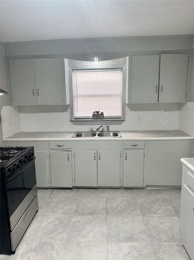 Photo - 5634 Belneath St