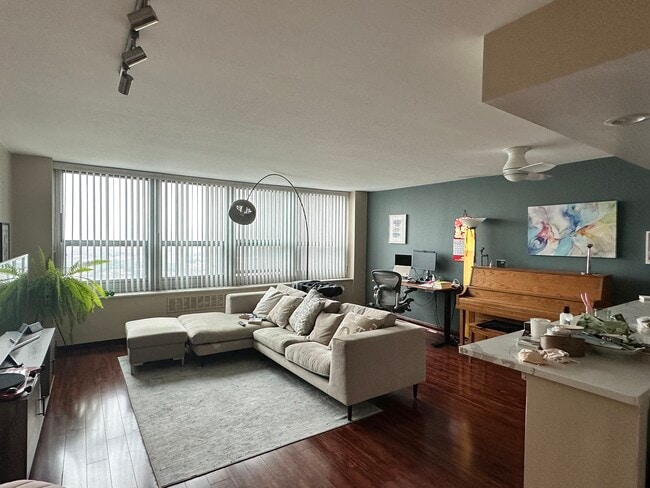 Building Photo - 1255 N Sandburg Ter Unit 2309