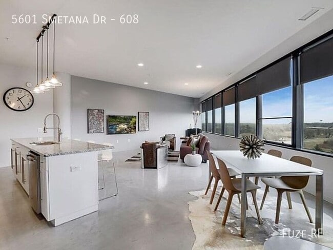 Photo - 5601 Smetana Dr