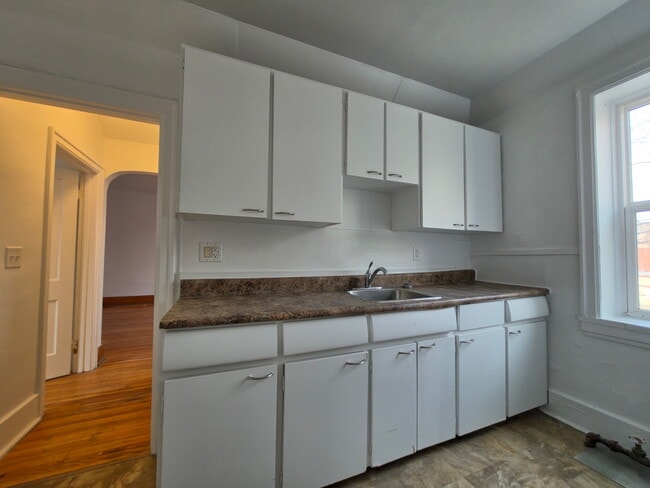 Building Photo - 429 Qu'Appelle Ave Unit 22