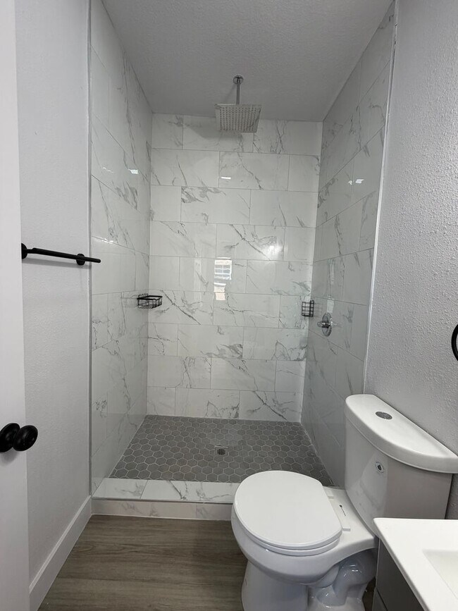 Photo - 1044 W 42nd Pl Unidad 1044 1/2
