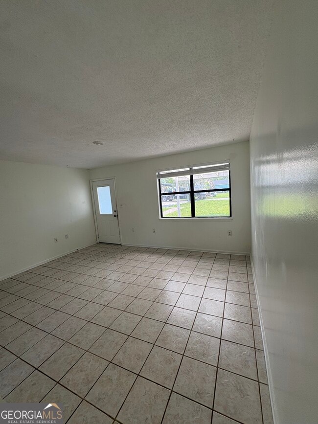 Photo - 502 Chateau Cir