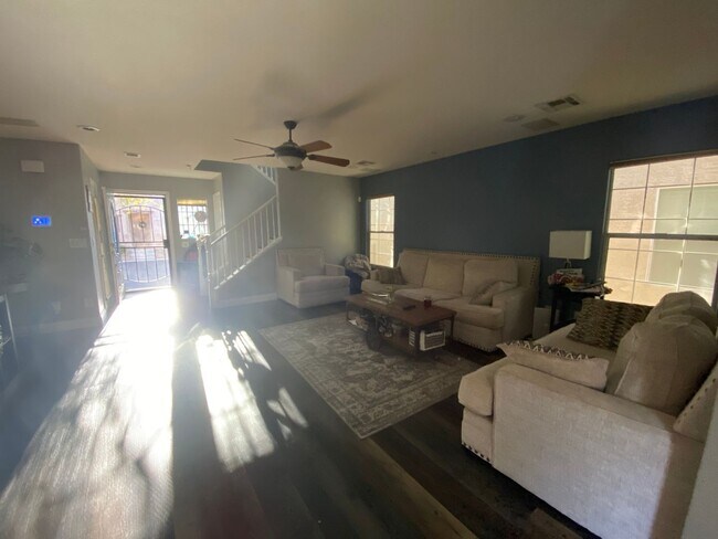 Photo - 734 Thornford St