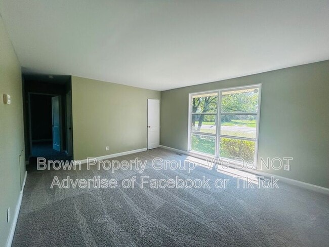 Photo - 486 McBain Dr