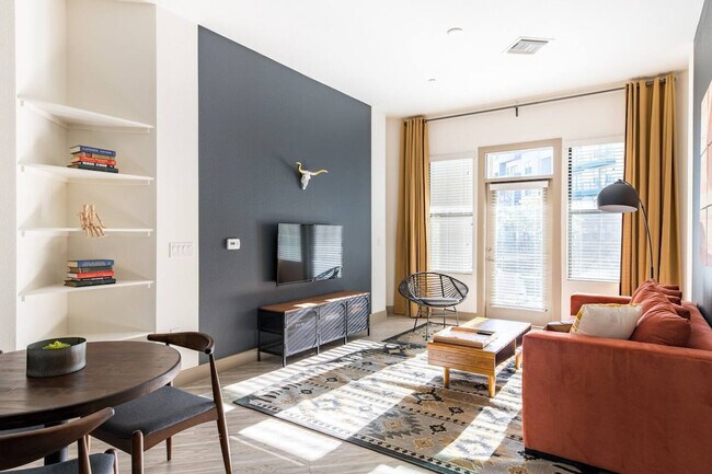 Photo - 555 N College Ave Unit ID1014360P