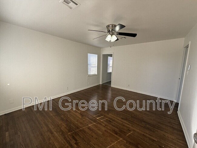 Photo - 337 W 47th St N