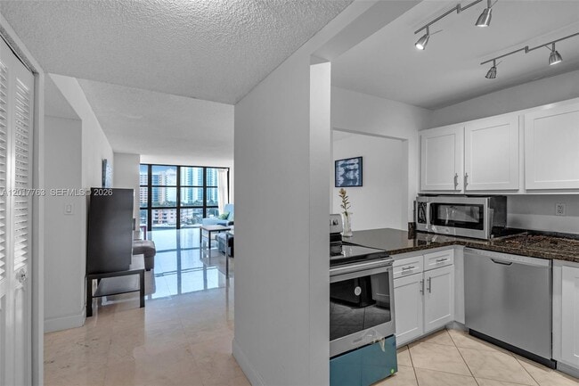 Photo - 800 Parkview Dr