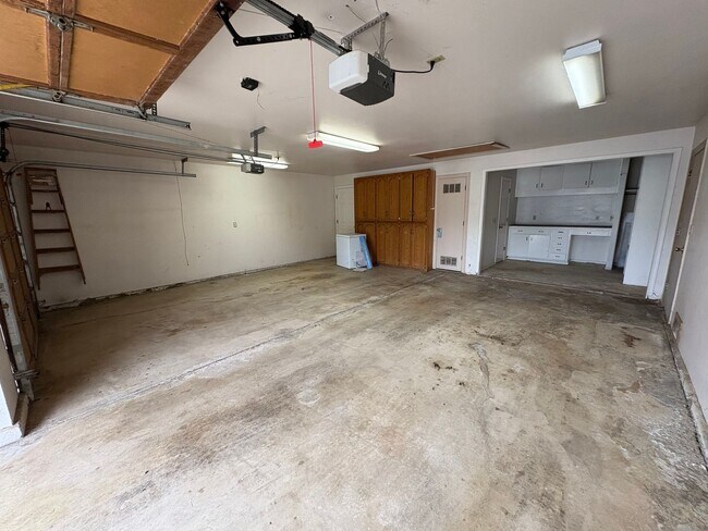 Photo - Entertainer delight rental home located in ''The Lakes'' subdivision Coming soon *Private Showing...