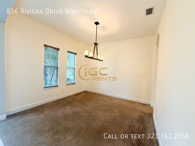Photo - 836 Riviera Dr NE