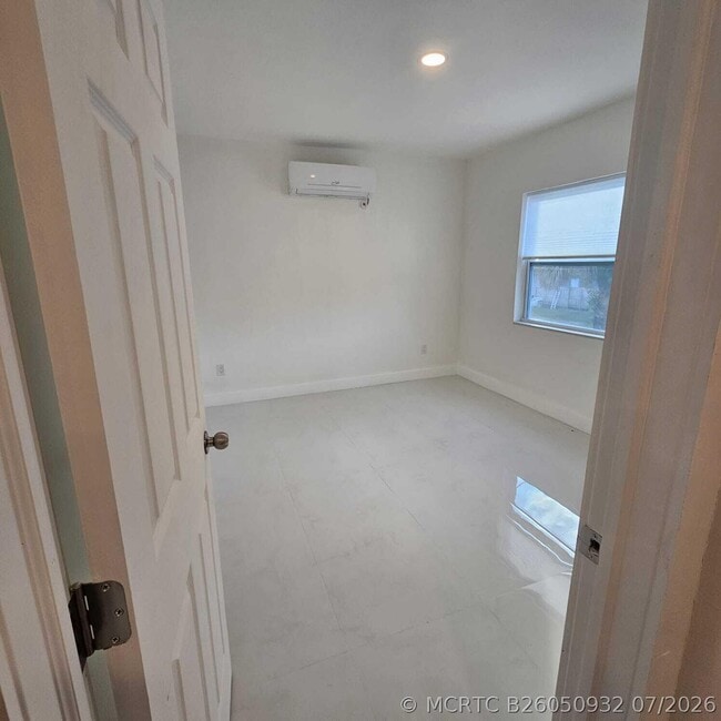 Photo - 206 NE 13th St