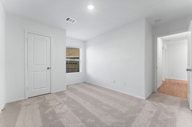 Photo - 318 Hbr Bnd Ct
