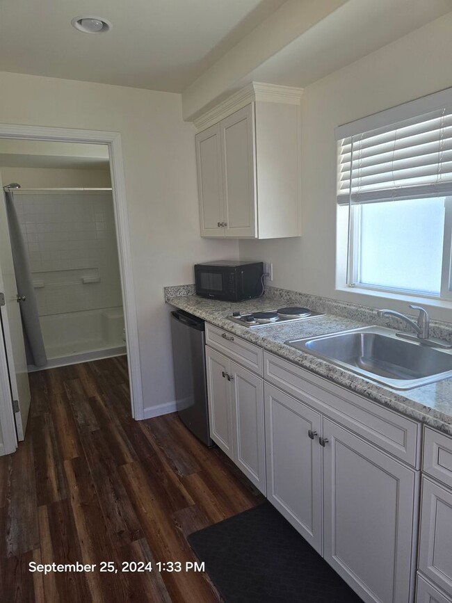 Building Photo - 995 S Main St Unit B