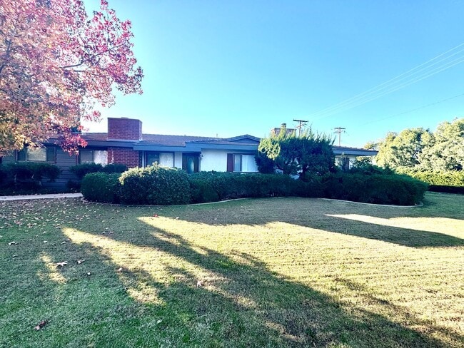 Building Photo - Beautiful newly renovated 4 Bedroom, 3 Bath Pool home in North Tustin