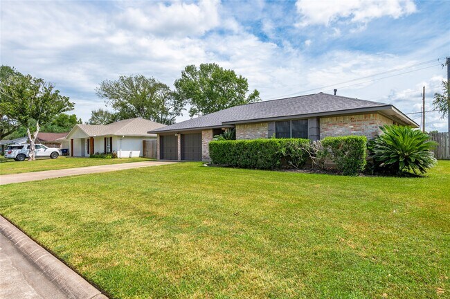 605 S Heather Ln