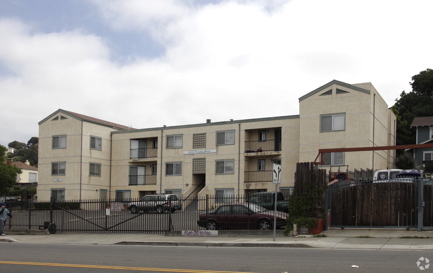 Photo - 9410 Macarthur Blvd Apartments