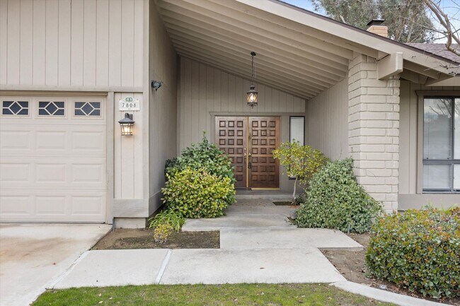 Photo - Beautiful Laurelglen Home with Lush Landscaping!