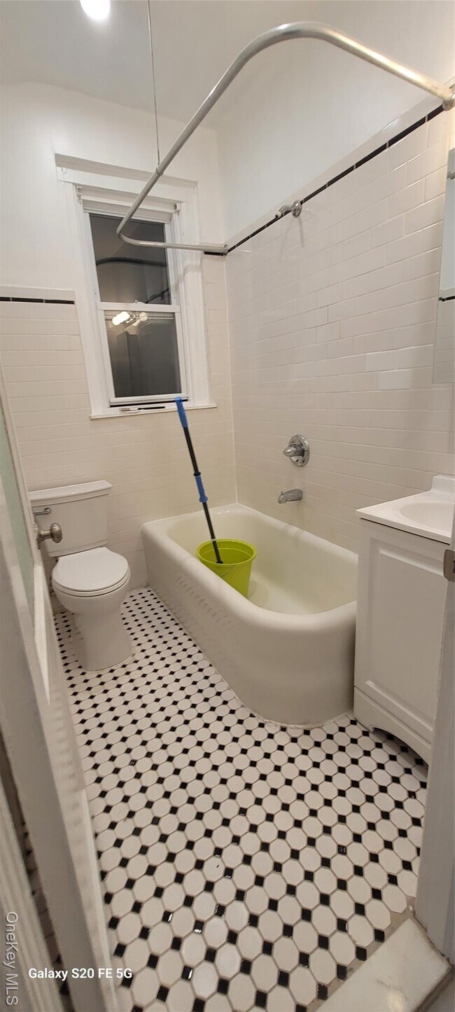 Photo - 238-05 Braddock Ave Unidad 2