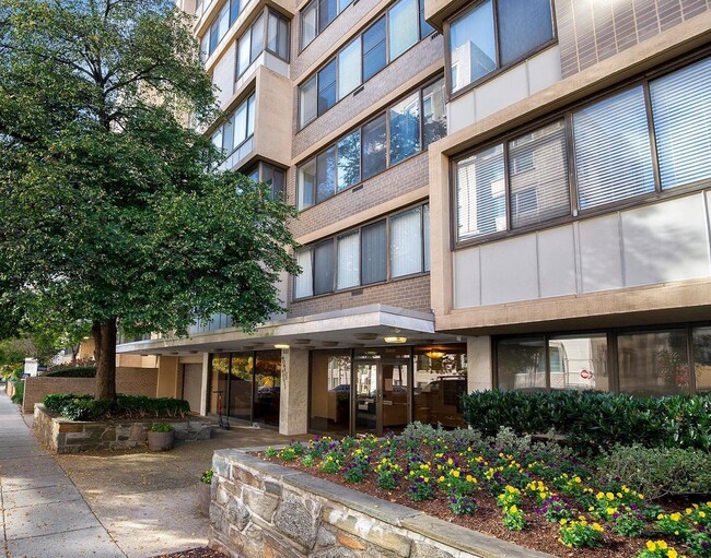 Building Photo - 522 21st St NW Unit 211