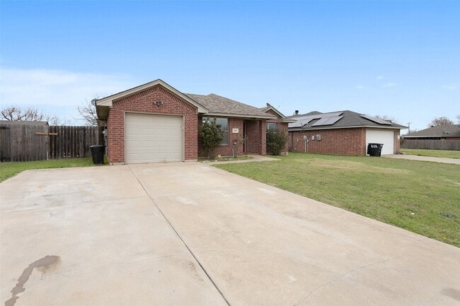 Photo - 608 Mesquite Dr