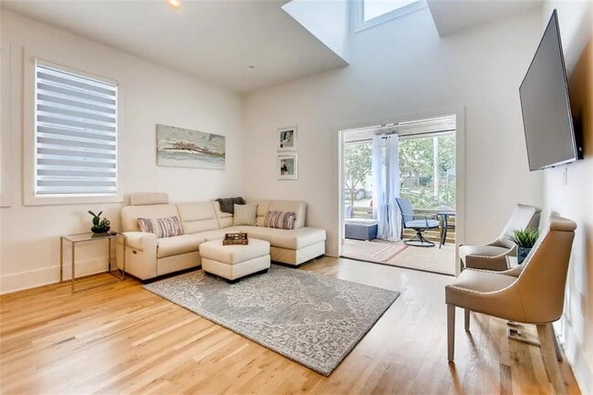 Photo - 655 McGruder St NE