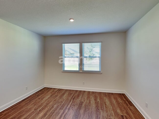 Photo - 210 Onate Cir