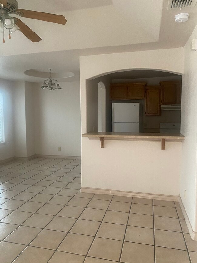 Photo - 7123 Rosson Rd Unidad #5