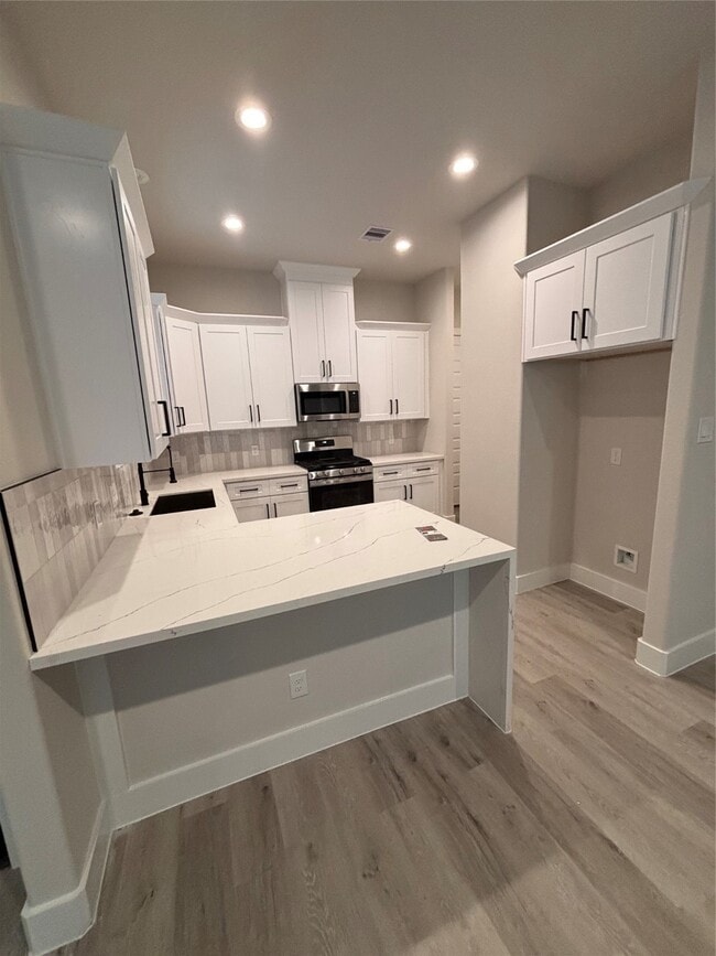 Photo - 108 E 44th St