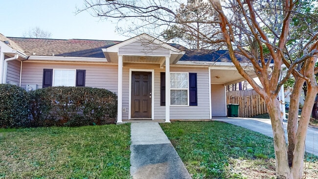 Photo - 104 Queens Ct