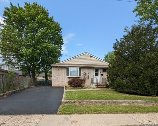 Building Photo - 19 7th St