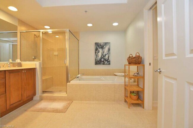 Photo - Beautifully decorated split 2/2 in stunnin...