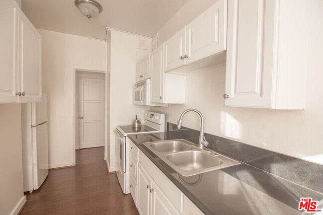 Photo - 1201 N Crescent Heights Blvd Unit 203