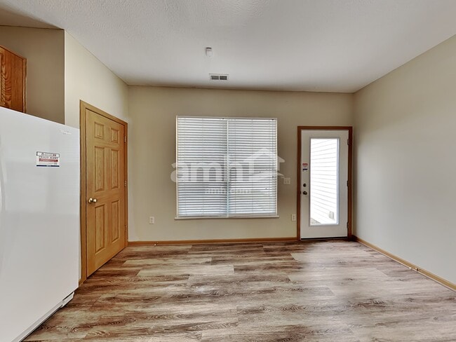 Photo - 7194 Winterbek Ave