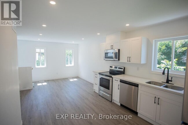 Photo - 277 Grove St E