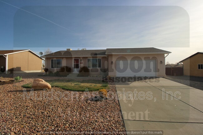 Building Photo - 220 S Caddoa Dr